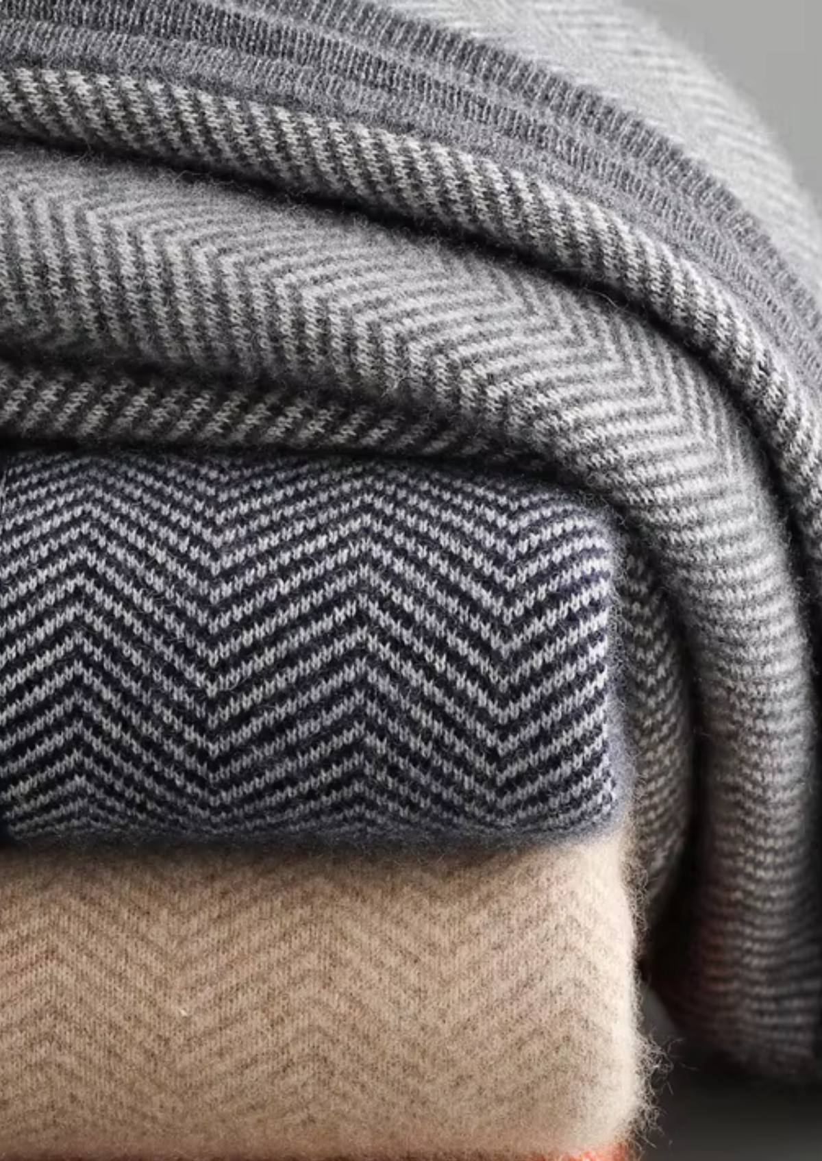 Pure Extra-Fine Merino Wool Sand Herringbone Set | Roccella