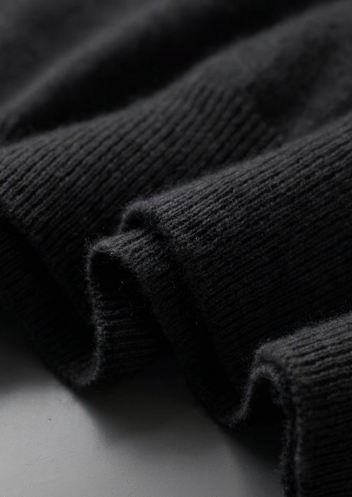 Premium Cashmere Classic Crewneck T-Shirt - Black | Roccella