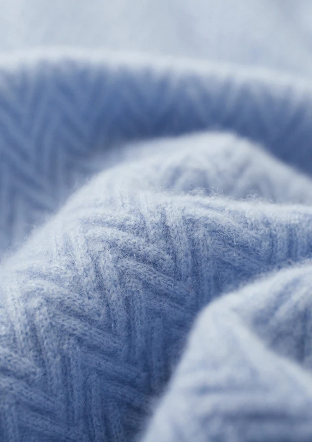 Premium Cashmere Zigzag Button Sweater | Roccella