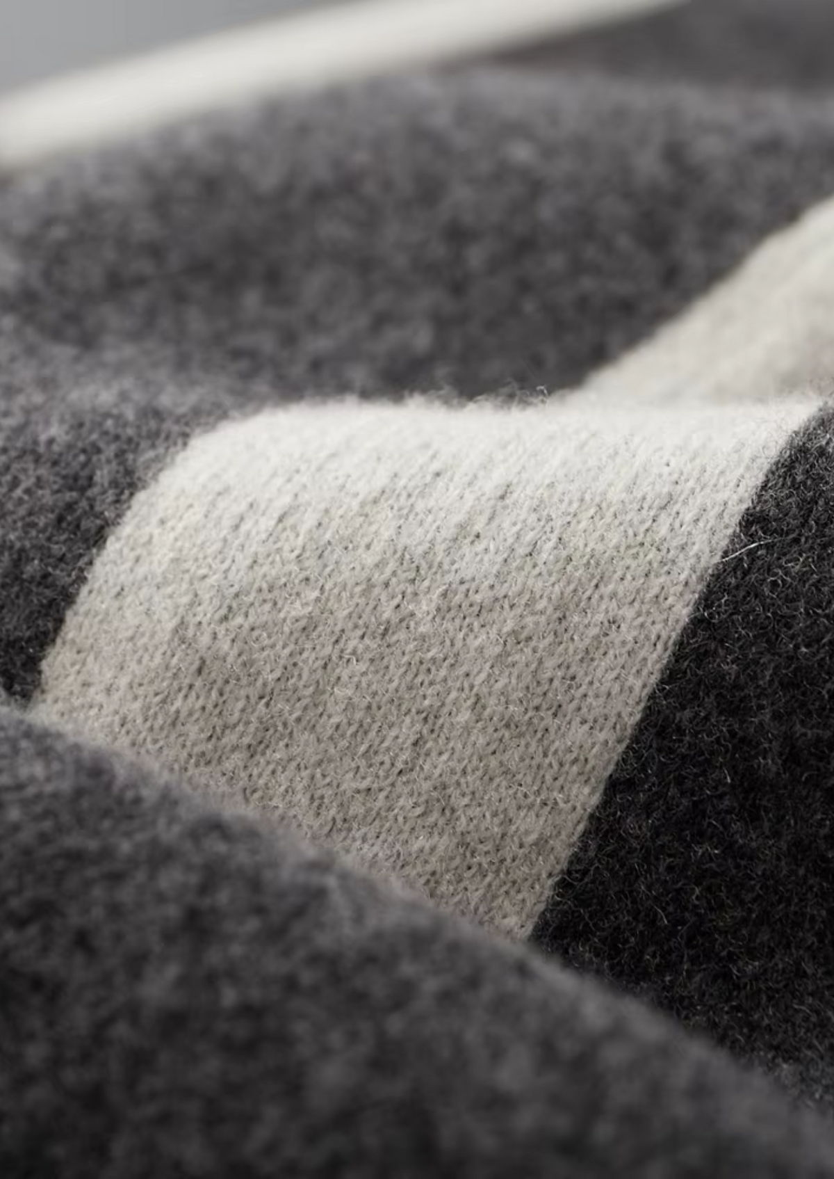 Pure Extra-Fine Merino Wool Wide Leisure Trousers | Roccella