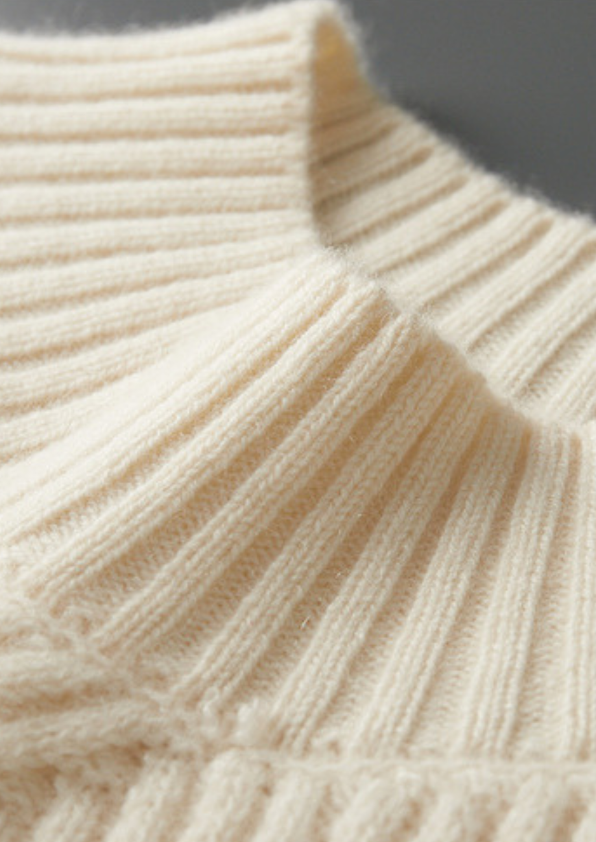 Pure Cashmere Ivory Patterned Mockneck | Roccella