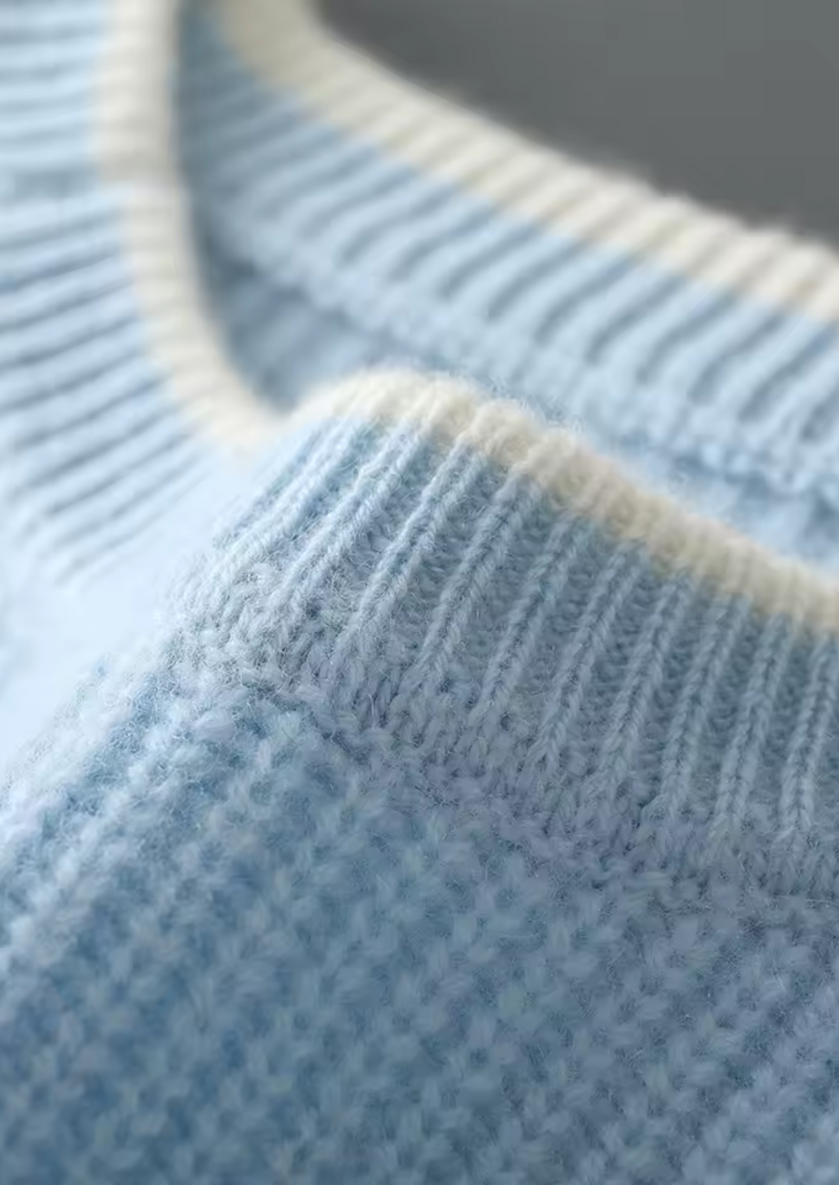 Pure Extra-Fine Merino Wool Two Tone Crewneck | Roccella