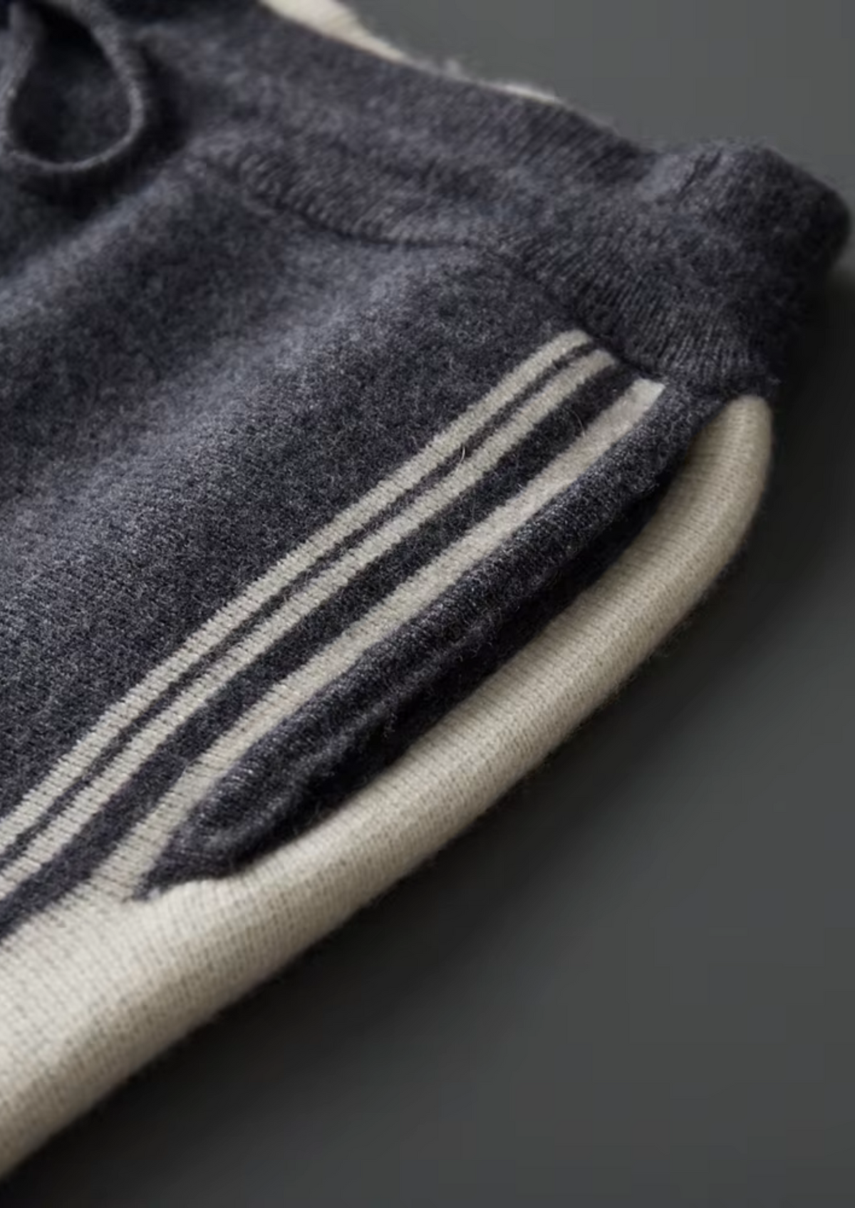 Pure Extra-Fine Merino Wool Dark Gray Damien Set | Roccella