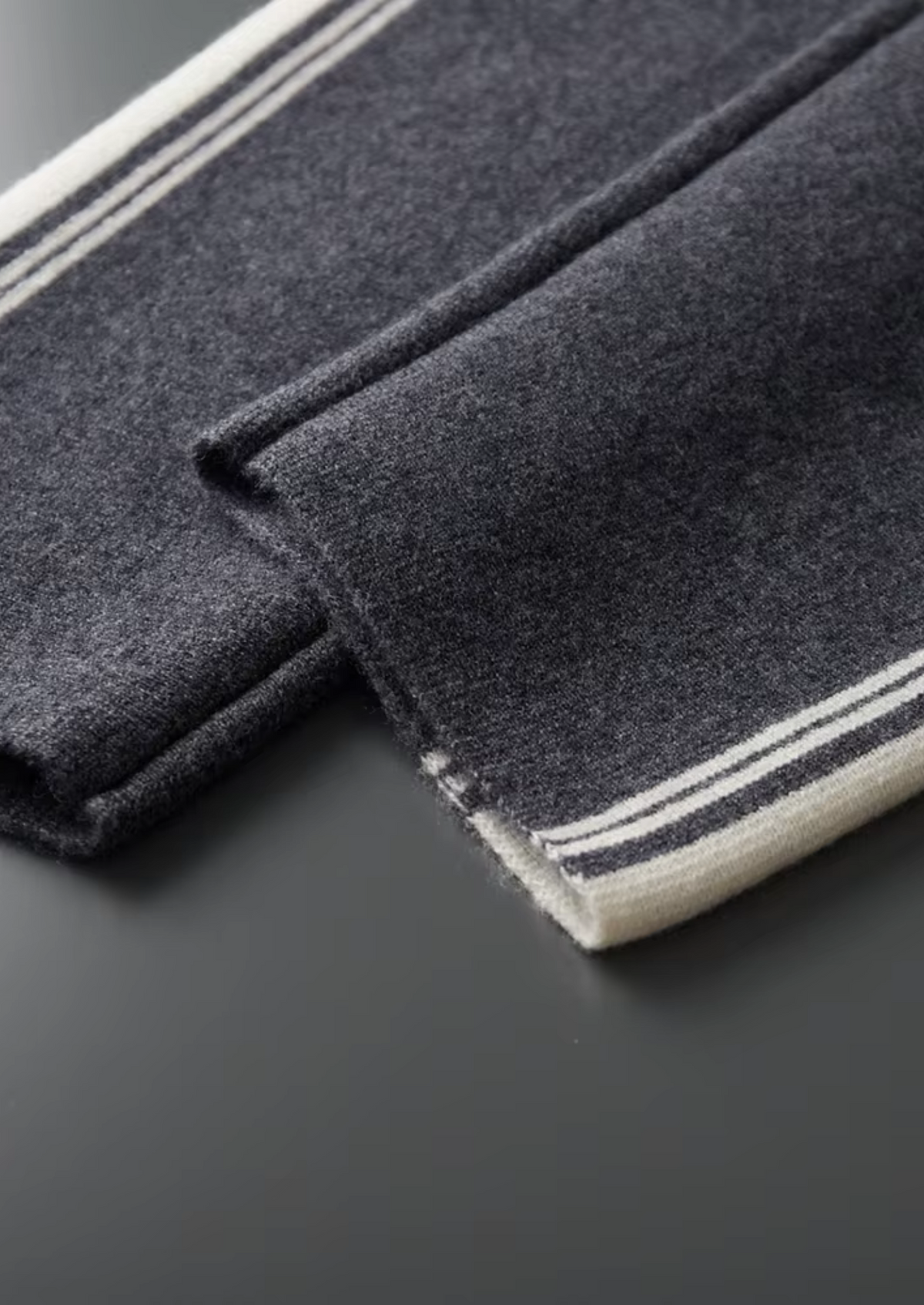 Pure Extra-Fine Merino Wool Dark Gray Damien Set | Roccella