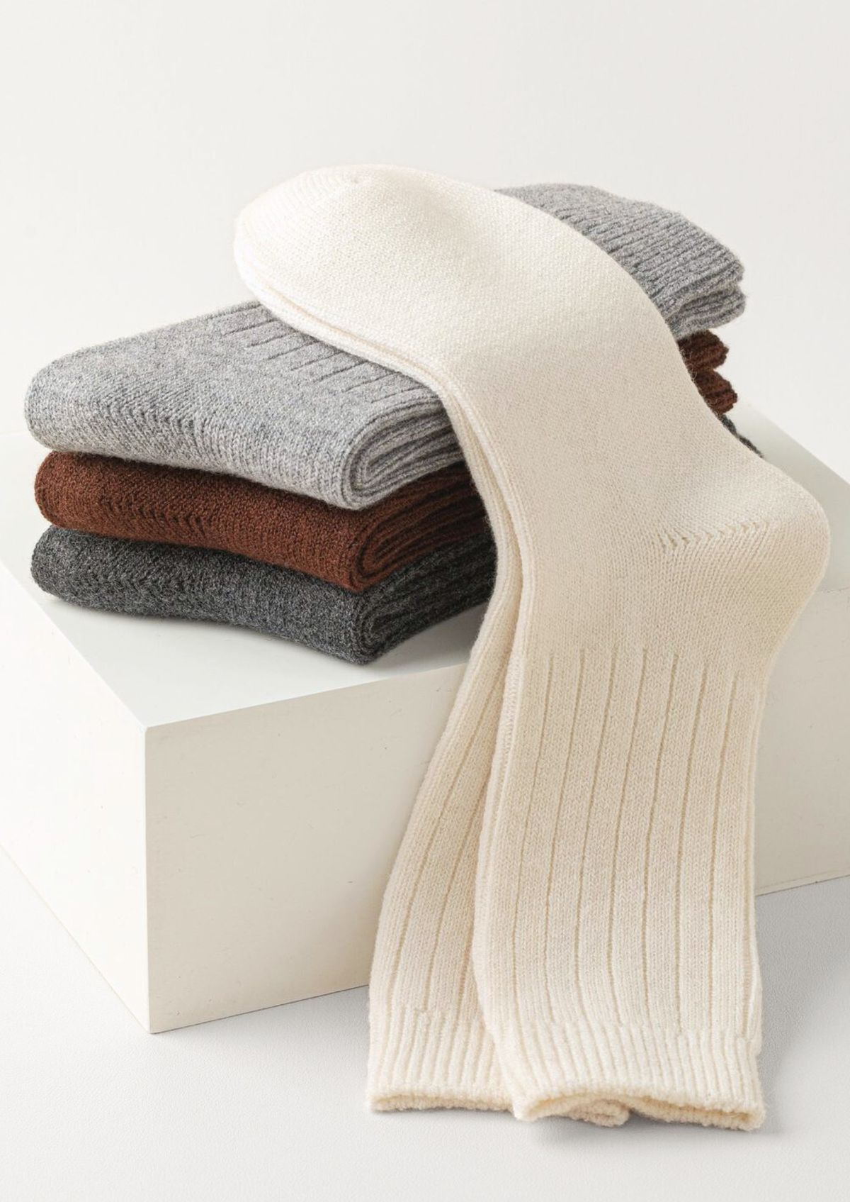 Dark Gray Ultra-Soft Ribbed Merino Wool Socks | Roccella