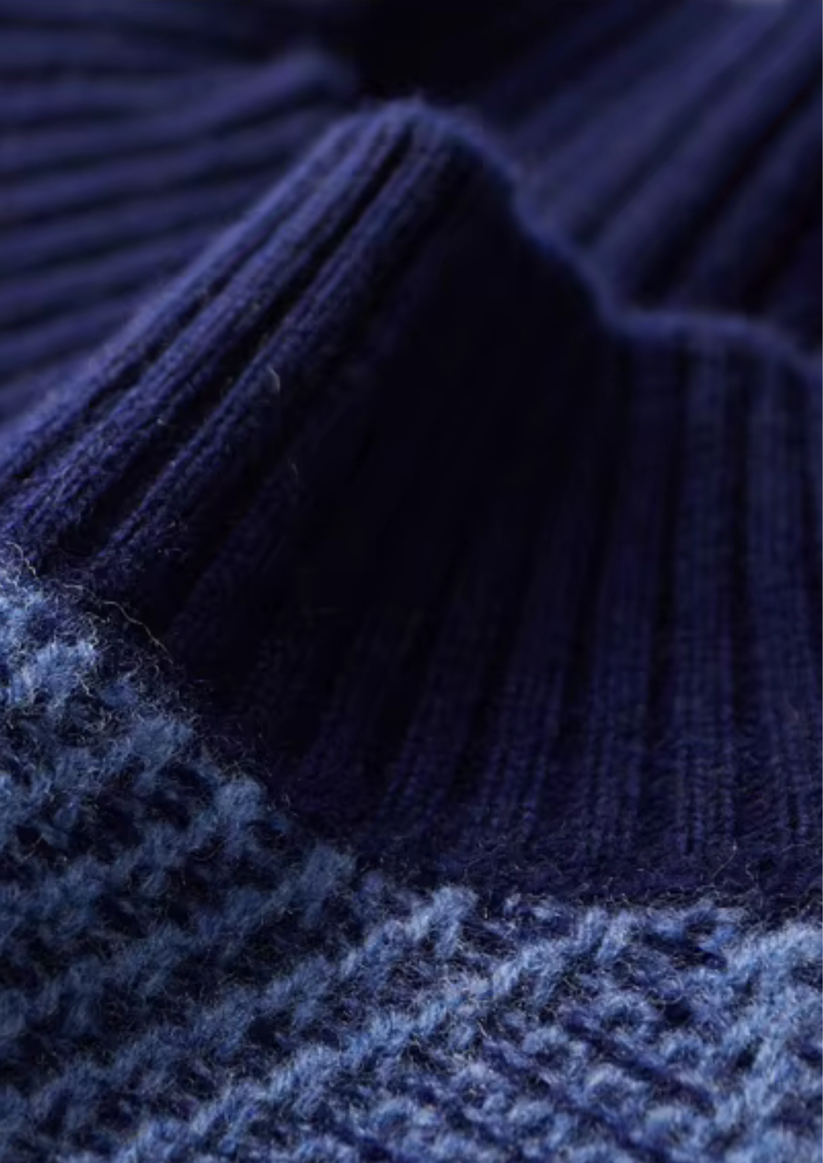 Pure Extra-Fine Merino Wool Two Tone Patterned Mockneck | Roccella