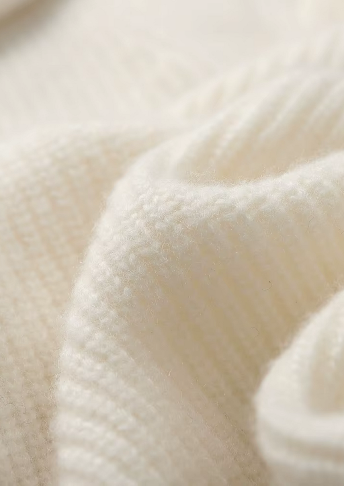 Premium Cashmere Ribbed V-Neck Sweater | Roccella