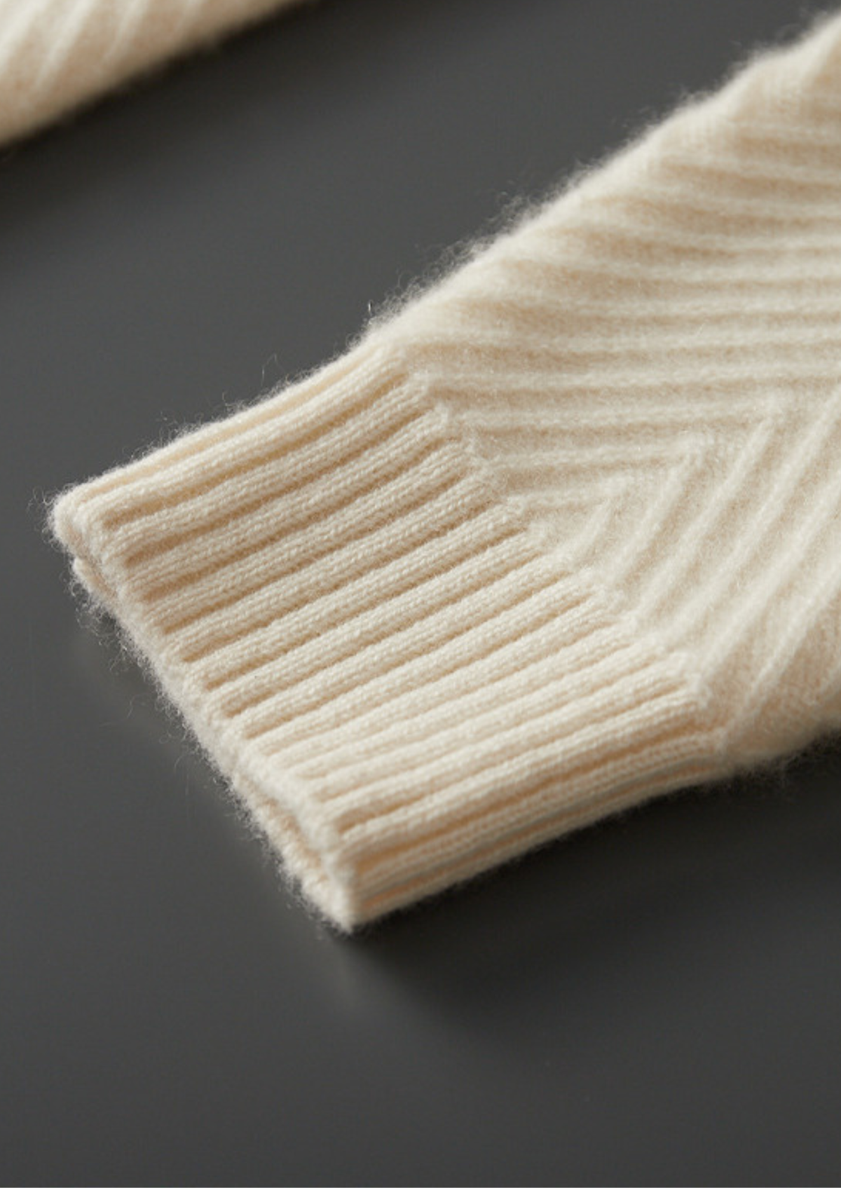 Pure Cashmere Ivory Herringbone Crewneck | Roccella