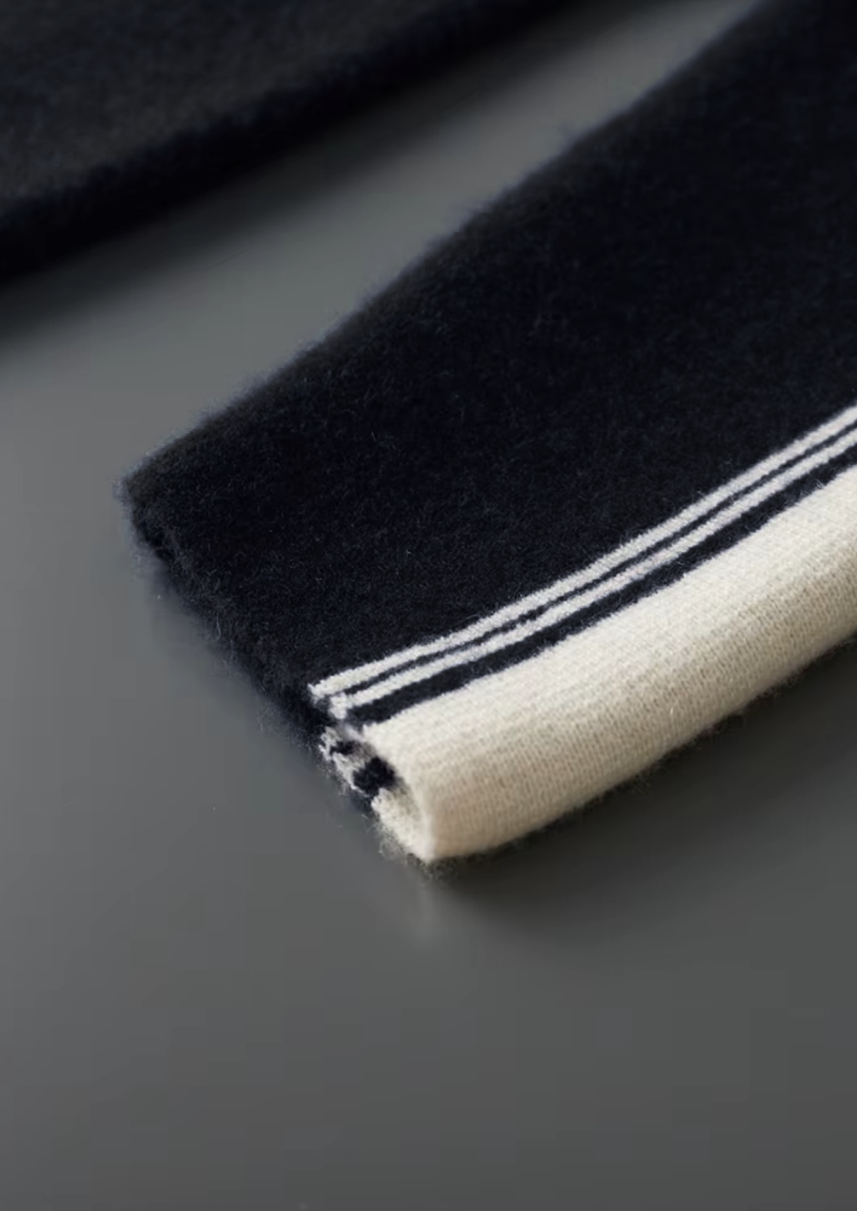 Pure Extra-Fine Merino Wool Black Damien Set | Roccella