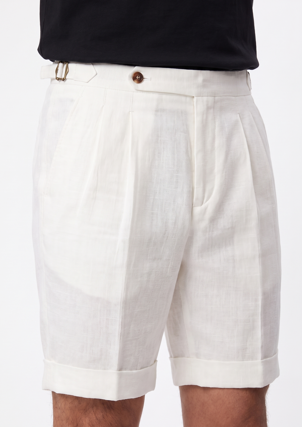 White Pleated Linen Seaside Shorts | Roccella