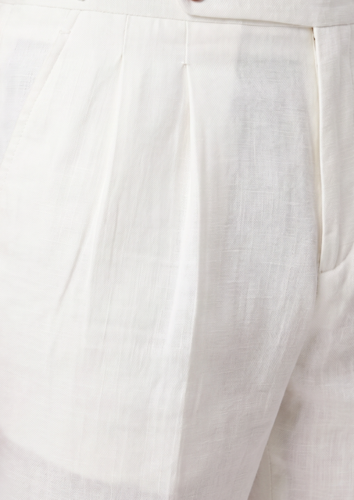 White Pleated Linen Seaside Shorts | Roccella