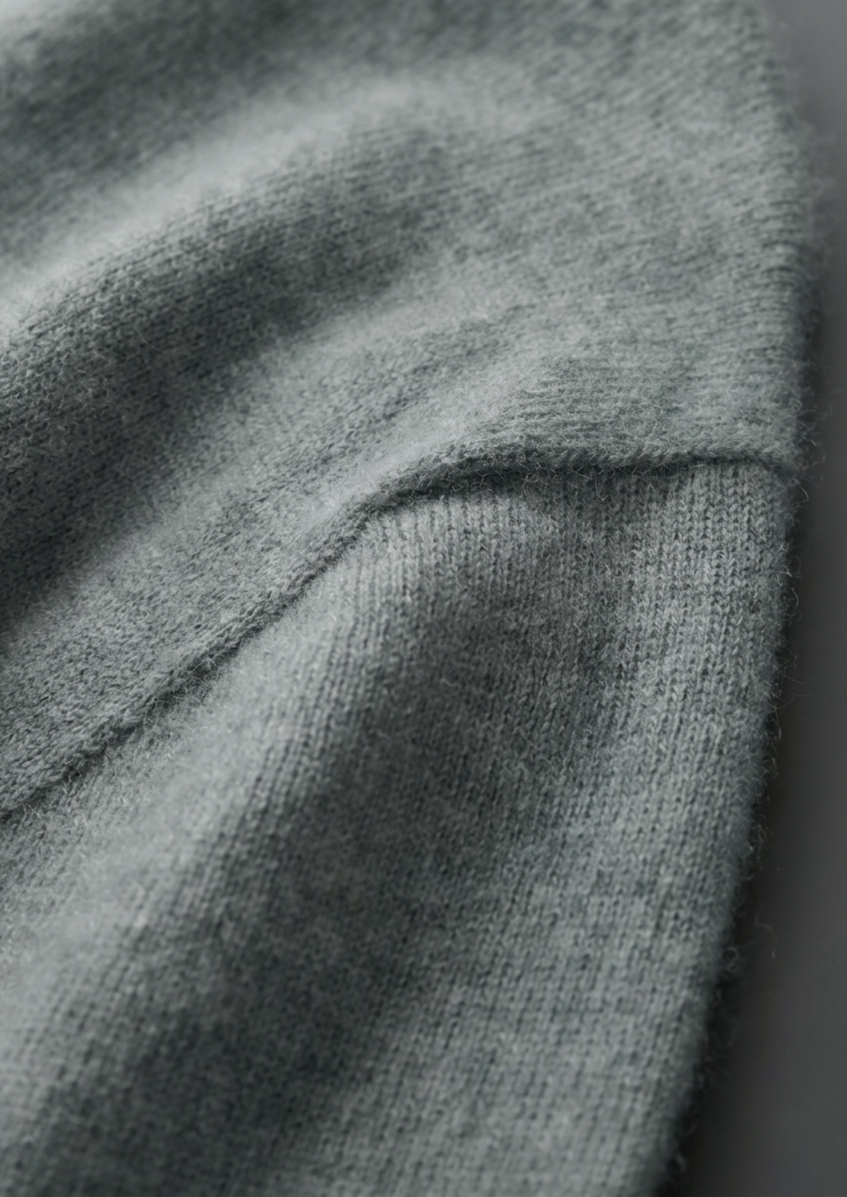 Premium Cashmere Classic Crewneck T-Shirt - Shadow Flint | Roccella