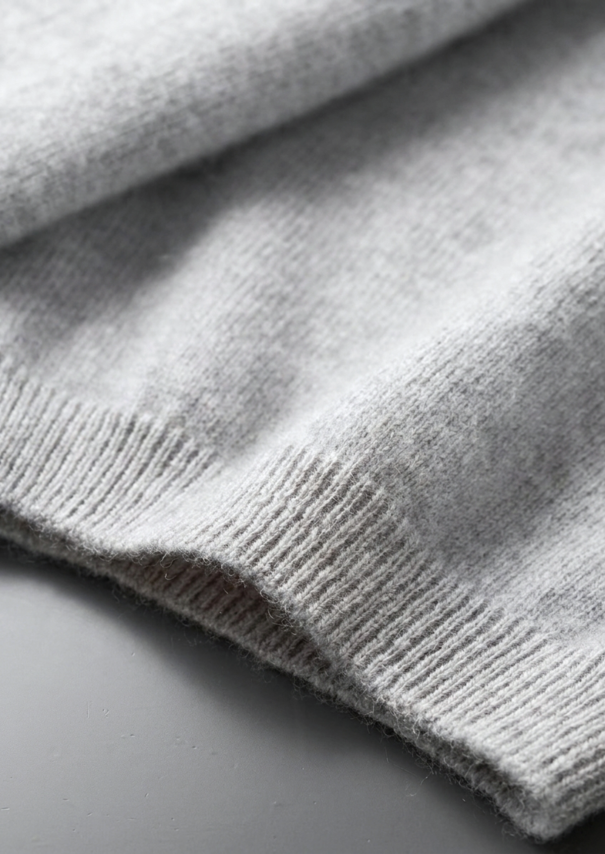Premium Cashmere Classic Crewneck T-Shirt - Light Gray | Roccella