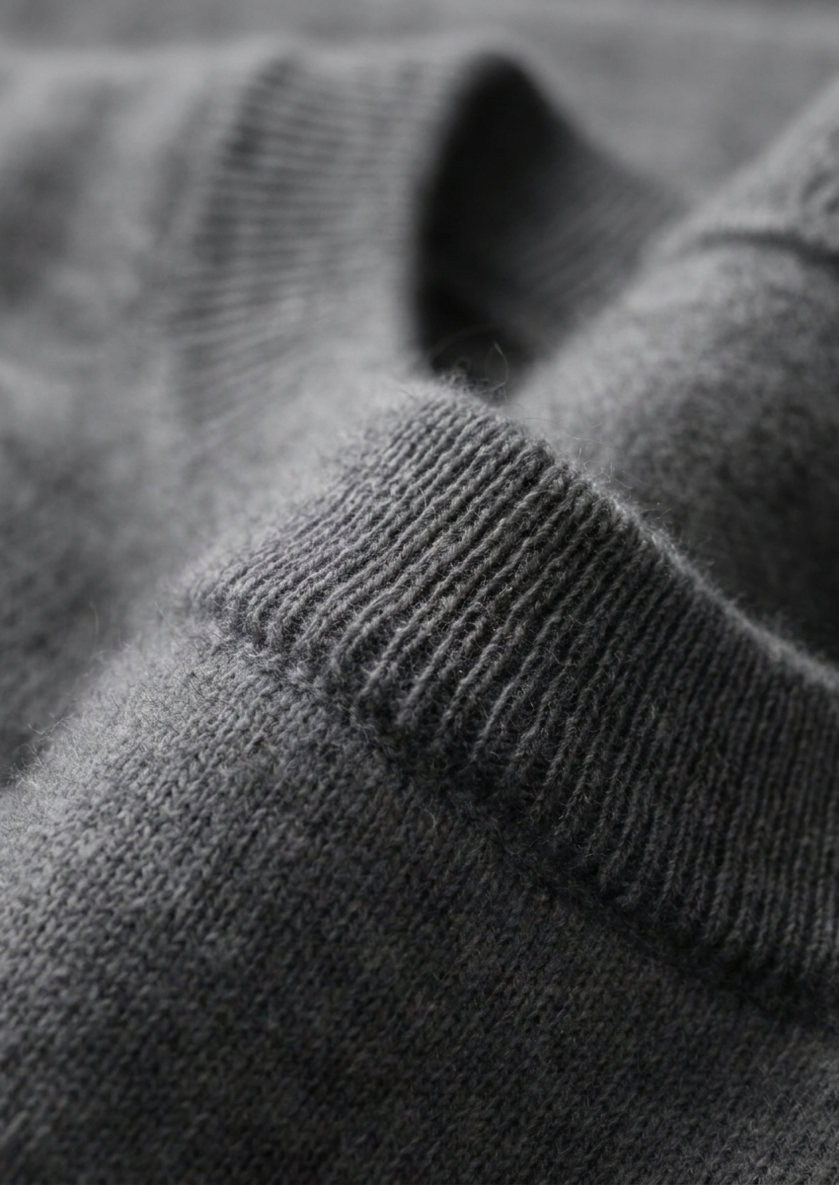 Premium Cashmere Classic Crewneck T-Shirt - Dark Gray | Roccella