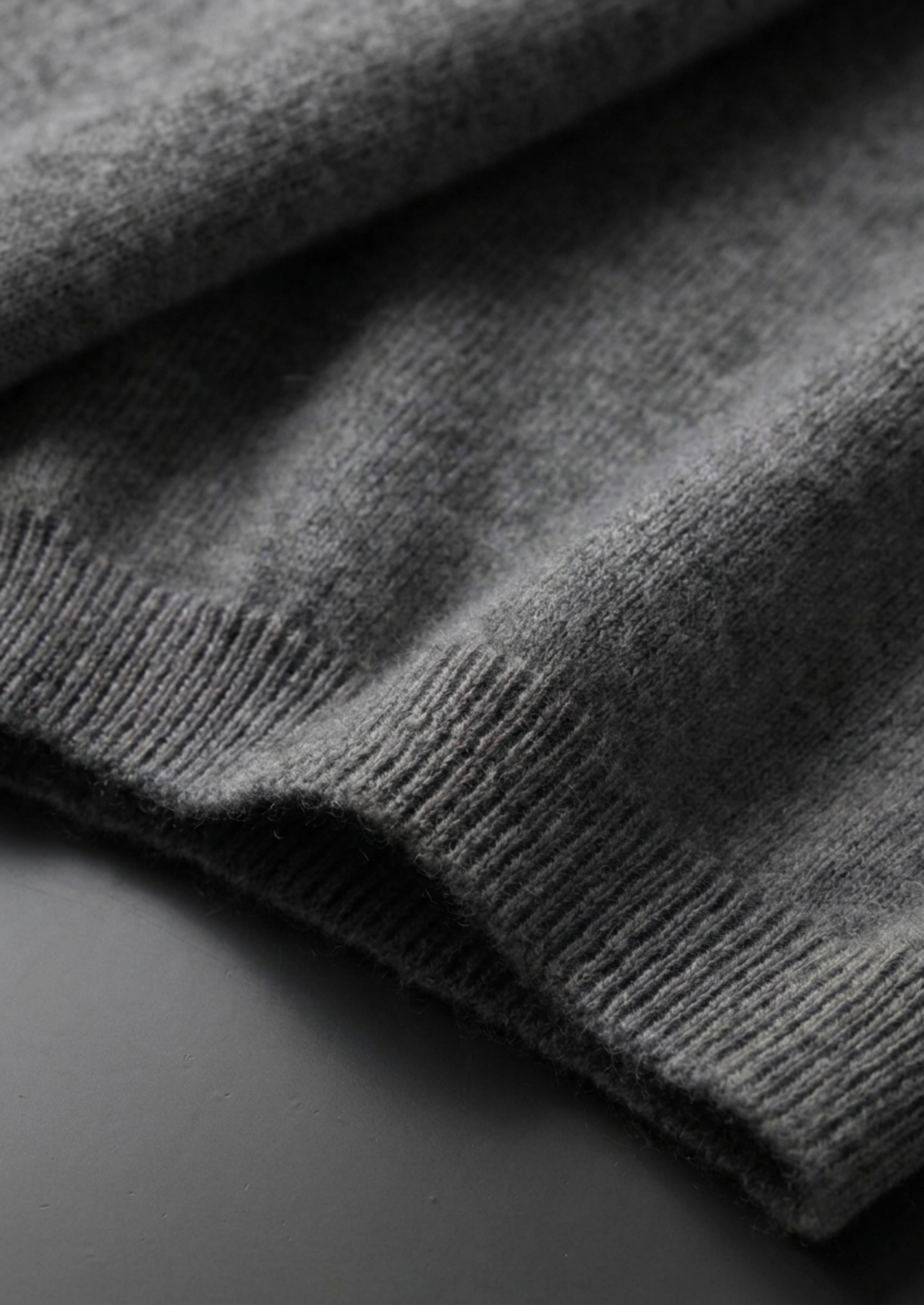 Premium Cashmere Classic Crewneck T-Shirt - Dark Gray | Roccella