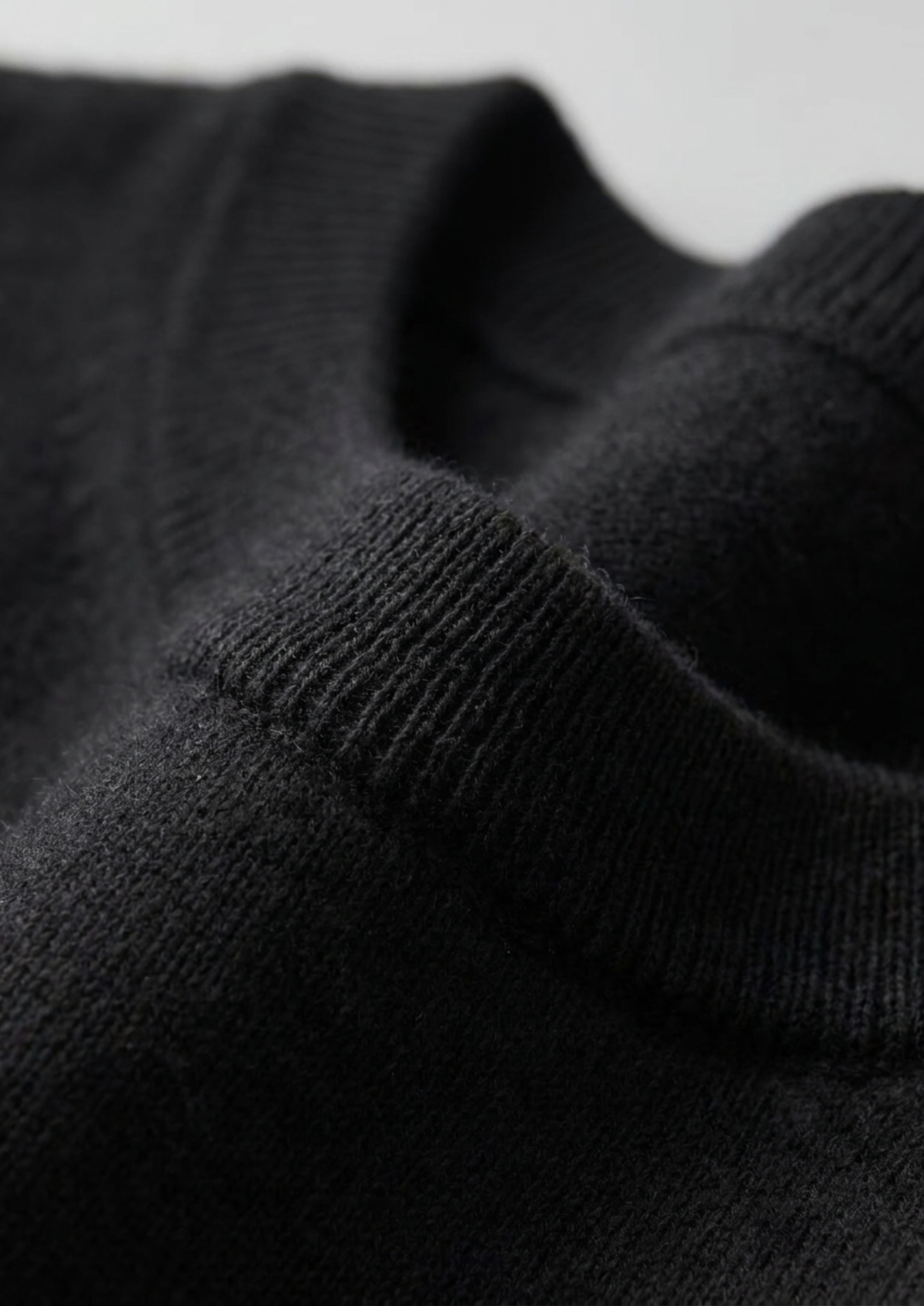 Premium Cashmere Classic Crewneck T-Shirt - Black | Roccella