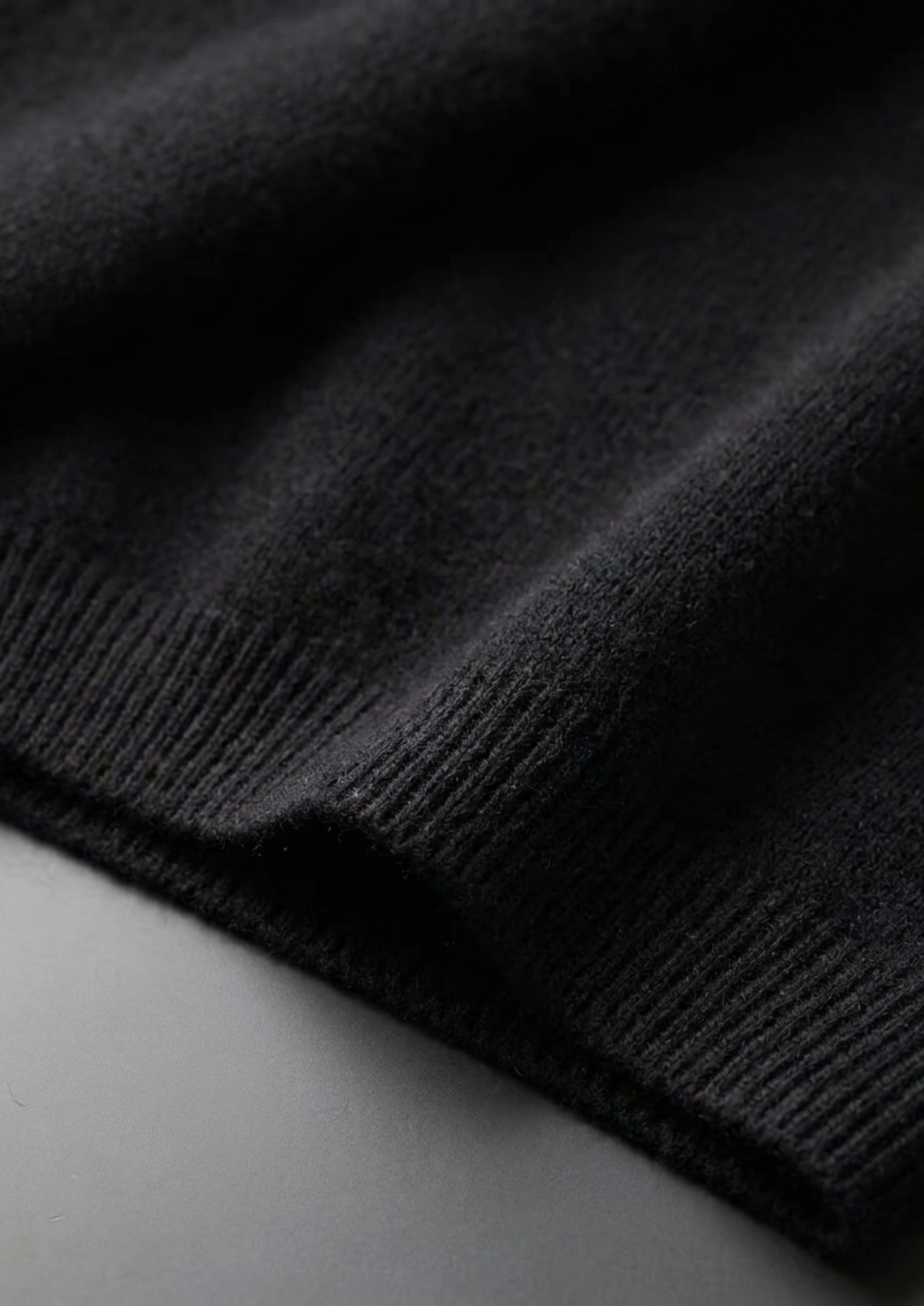 Premium Cashmere Classic Crewneck T-Shirt - Black | Roccella
