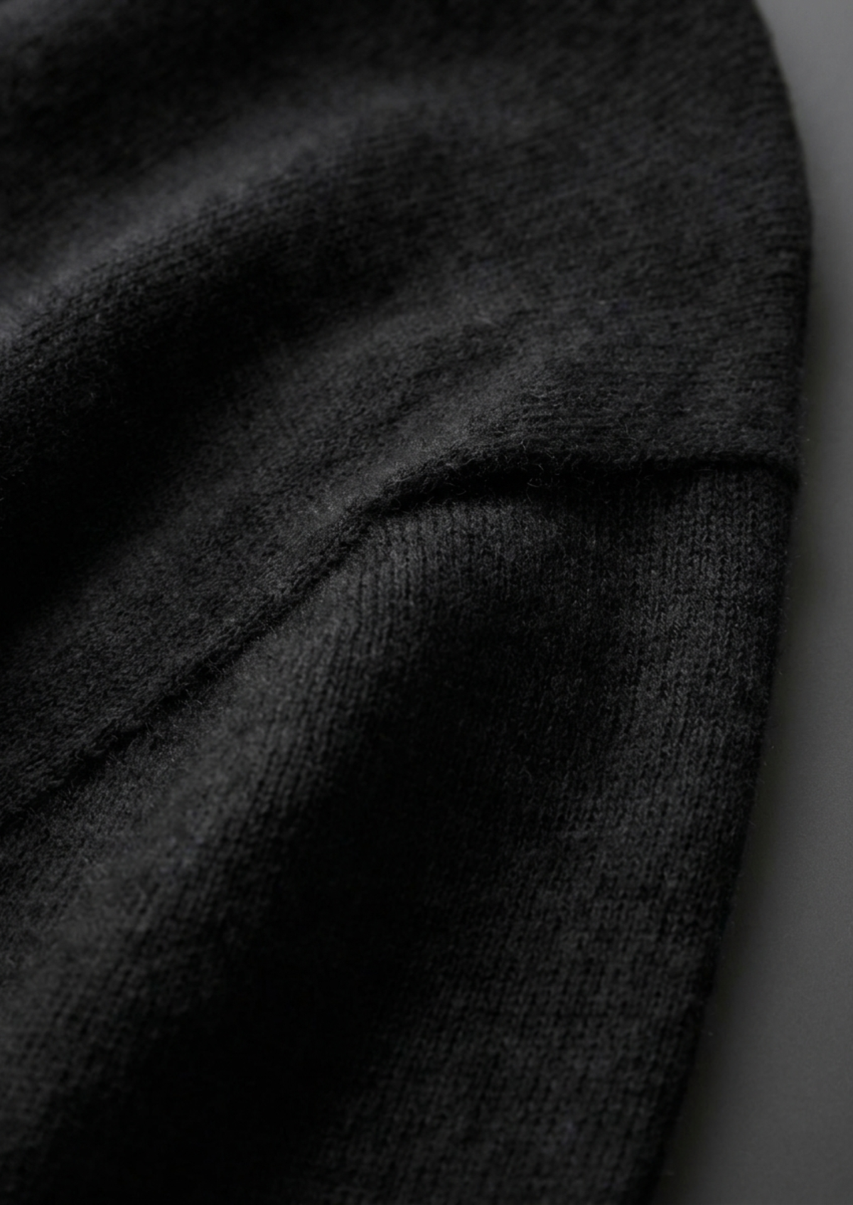 Premium Cashmere Classic Crewneck T-Shirt - Black | Roccella
